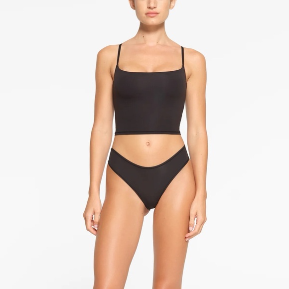 SKIMS Other - SKIMS NWT Fits Everybody Cropped Cami Top Bralette Onyx Black Adjustable Straps